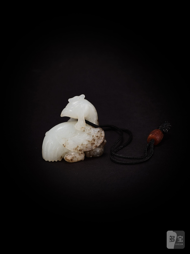 清十八/十九世紀　白玉鳳形珮 | A WHITE JADE FIGURE OF A PHOENIX - 图4